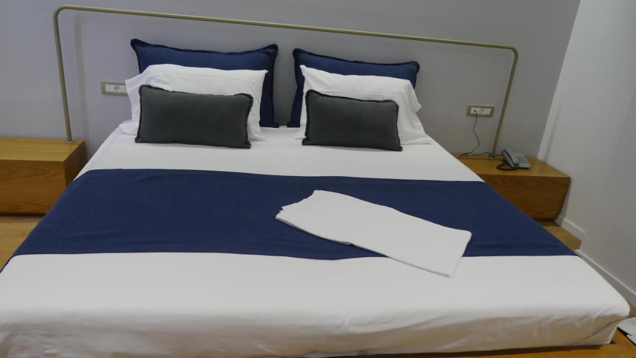 H&M Hotel Vlorë Esterno foto