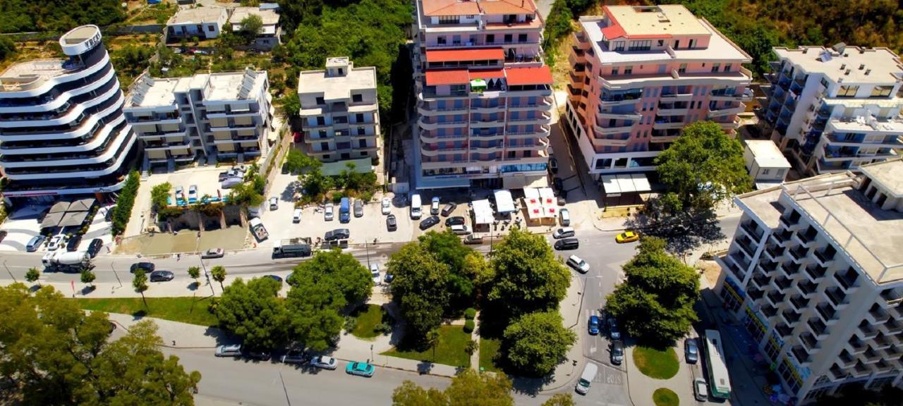 H&M Hotel Vlorë Esterno foto