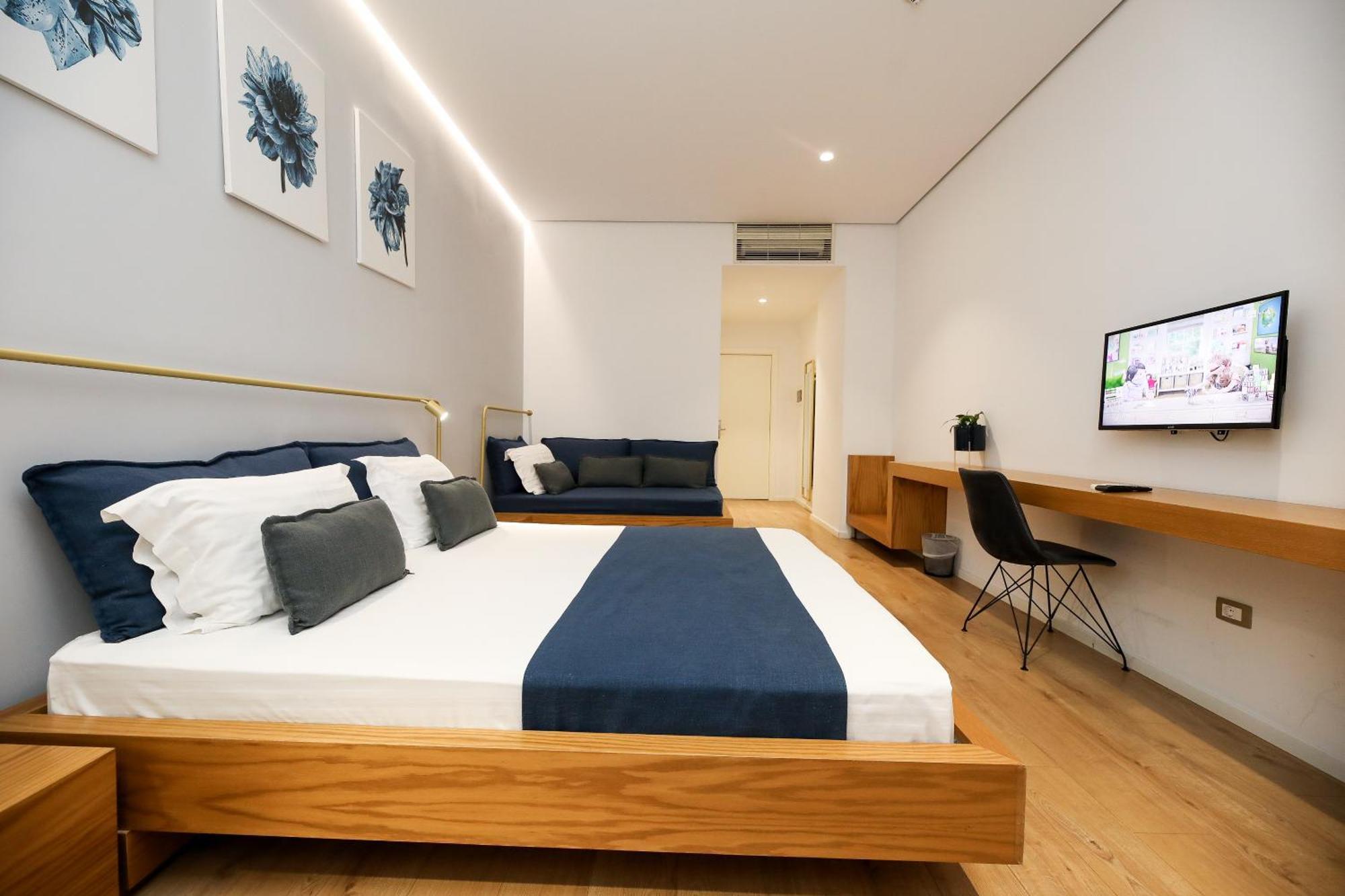 H&M Hotel Vlorë Esterno foto