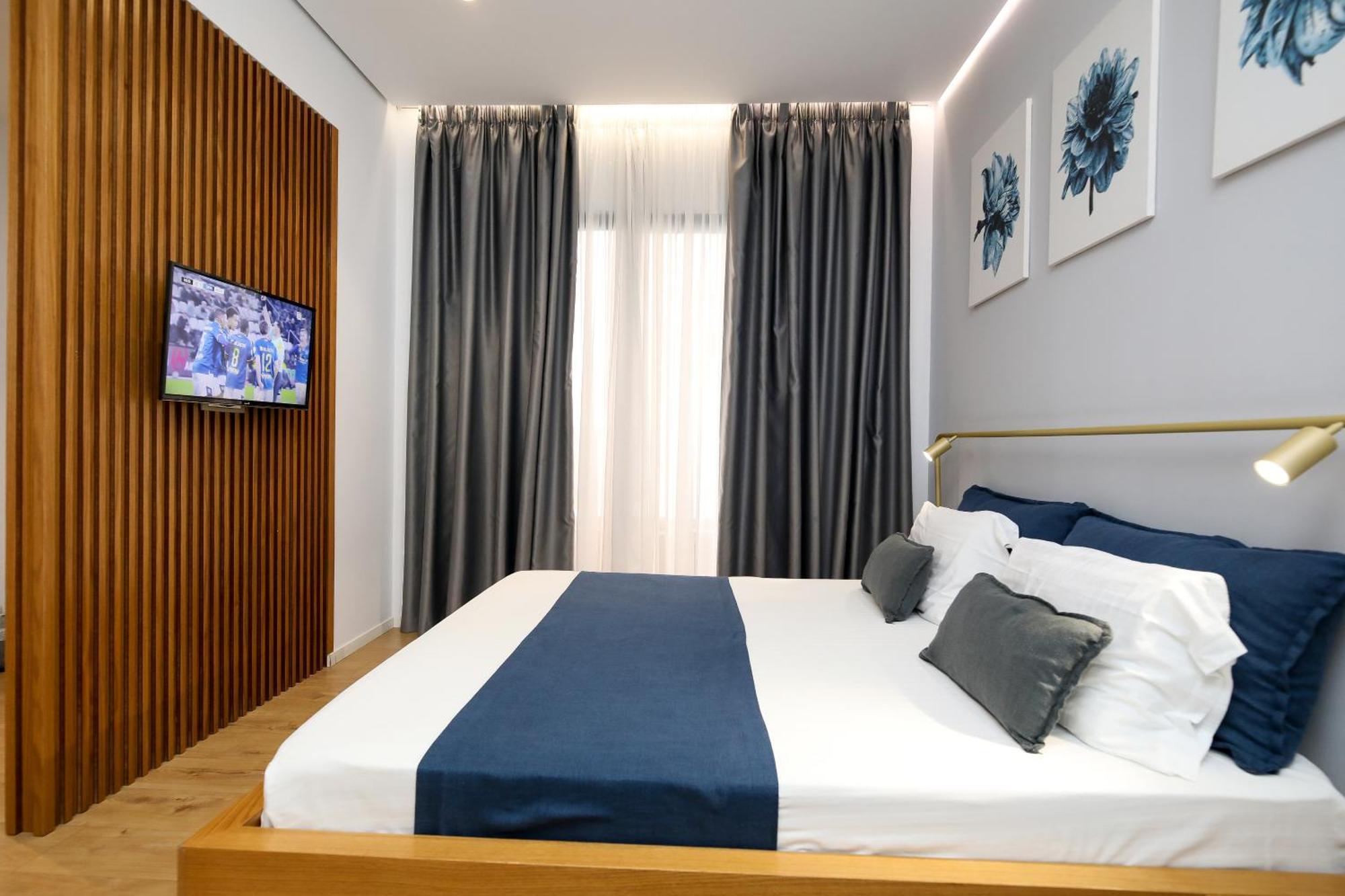 H&M Hotel Vlorë Esterno foto
