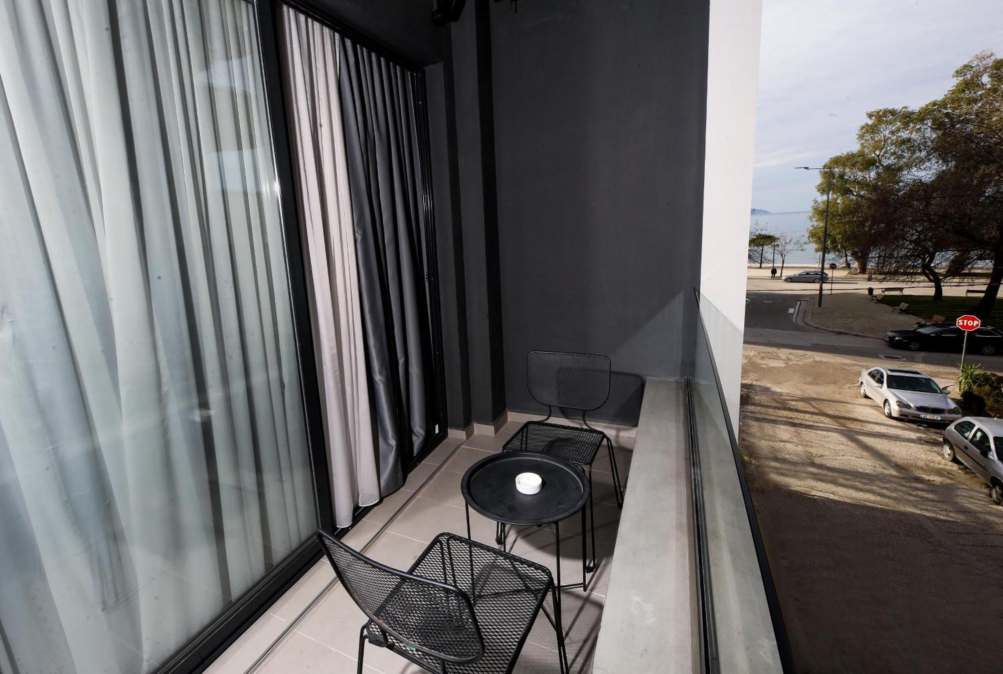 H&M Hotel Vlorë Esterno foto