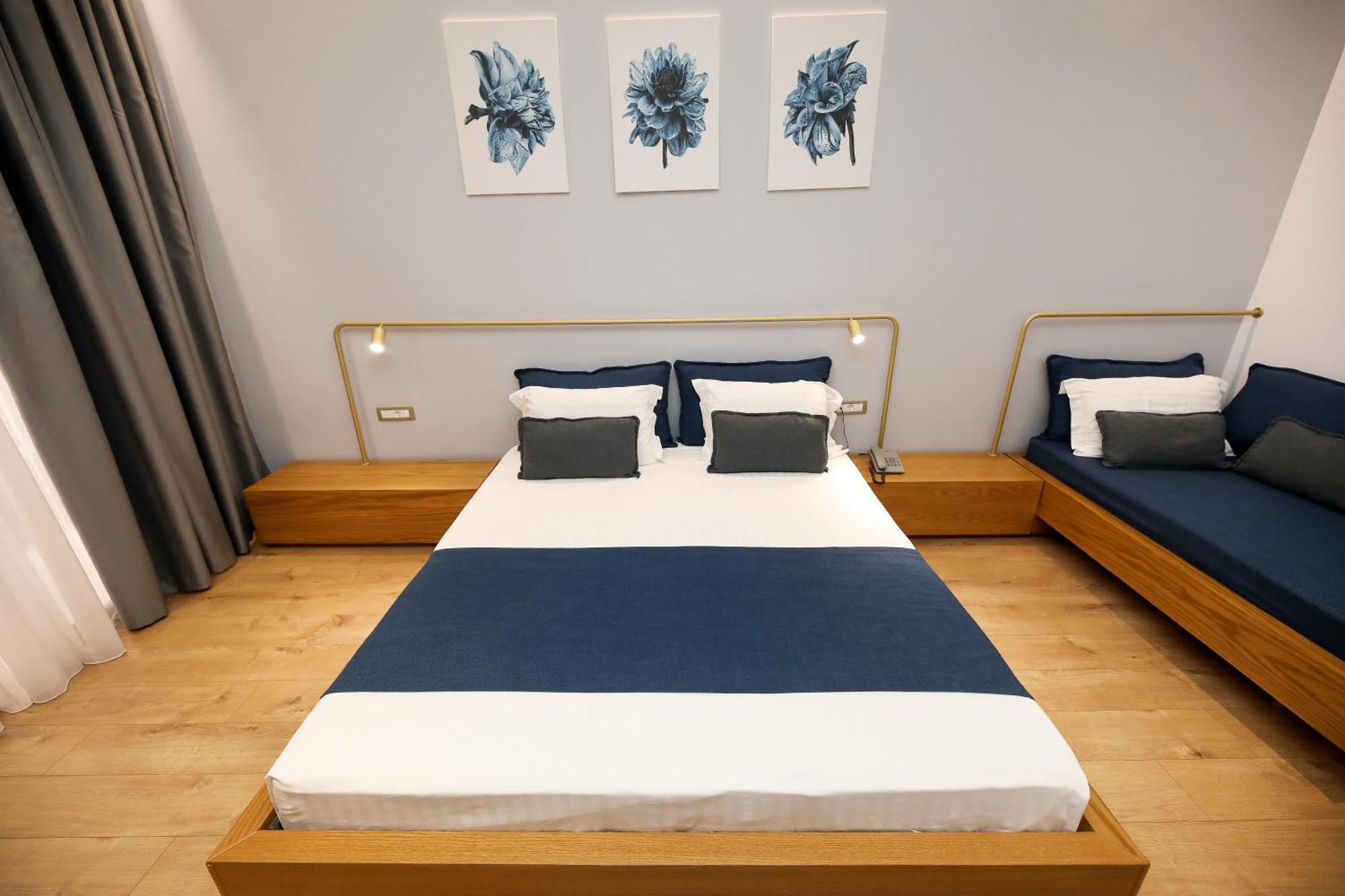 H&M Hotel Vlorë Esterno foto