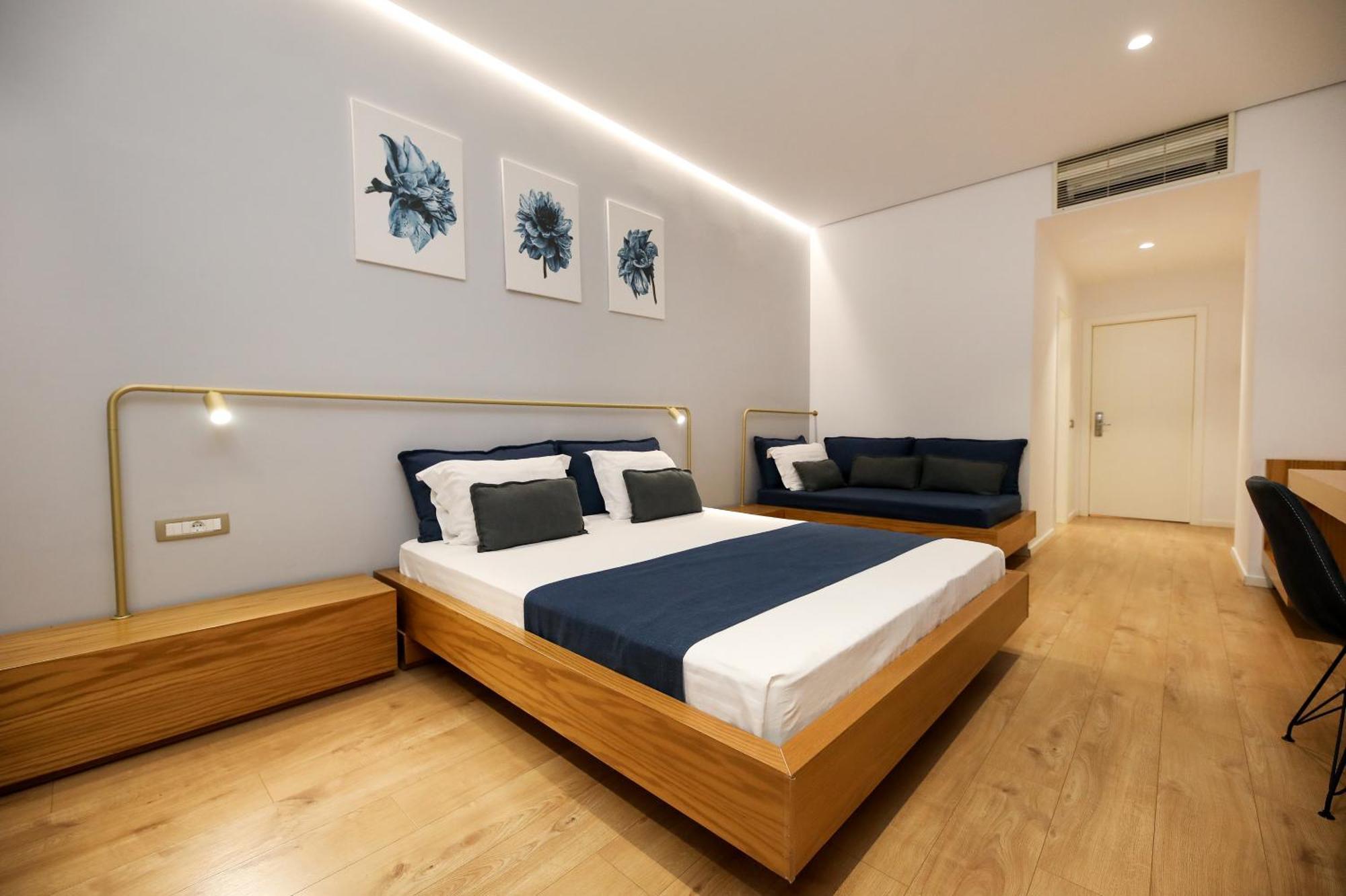 H&M Hotel Vlorë Esterno foto