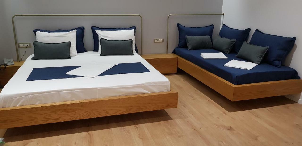 H&M Hotel Vlorë Esterno foto