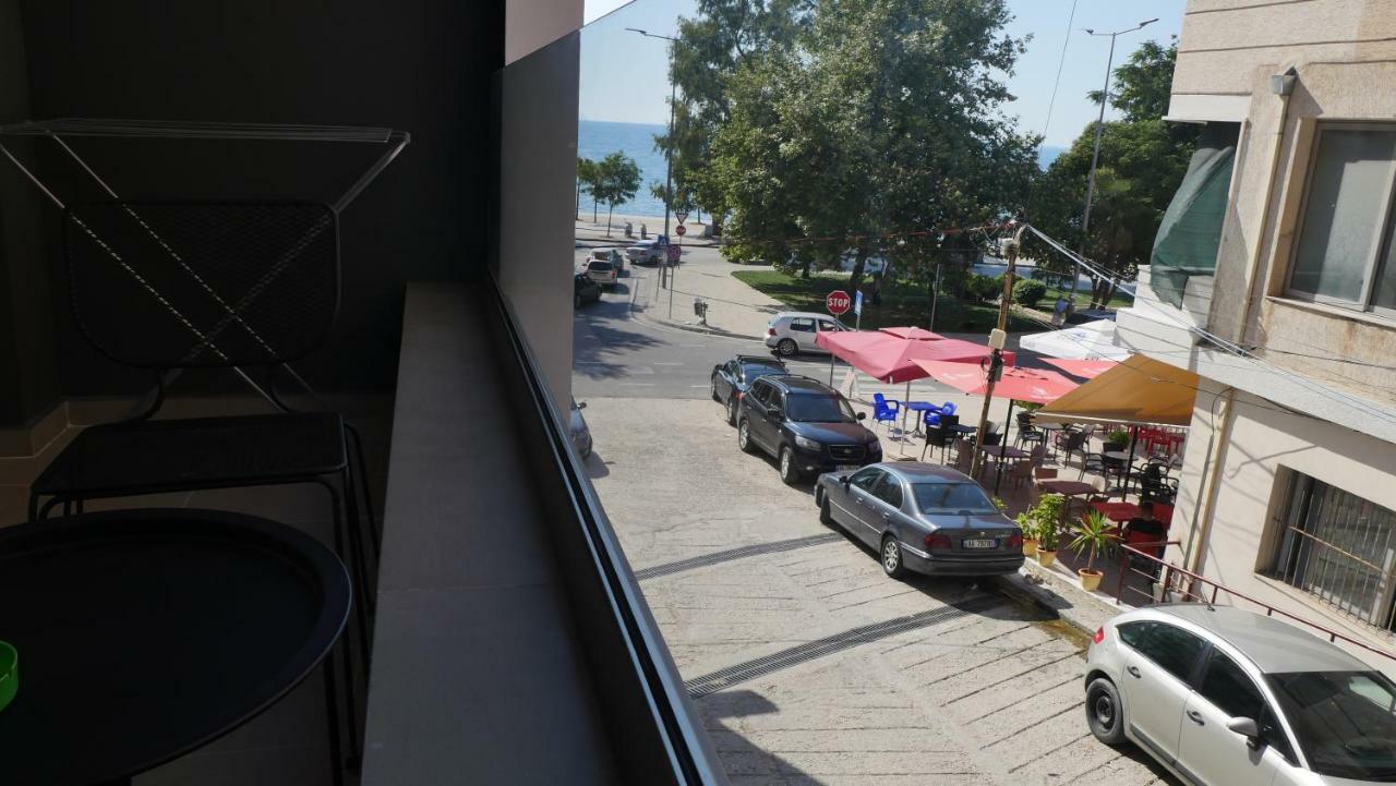 H&M Hotel Vlorë Esterno foto